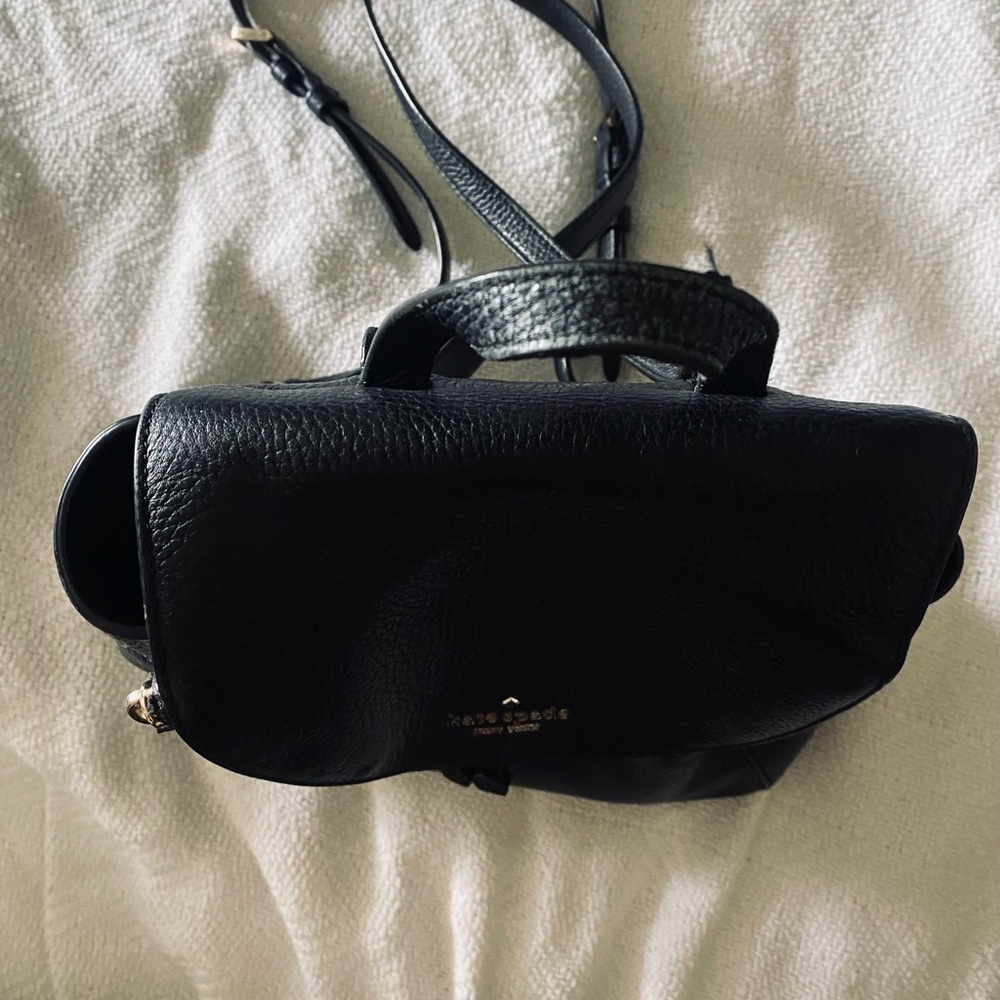 ♠️ Black Pebbled Leather Kate Spade Backpack with Gold Logo - Picture 11 of 13